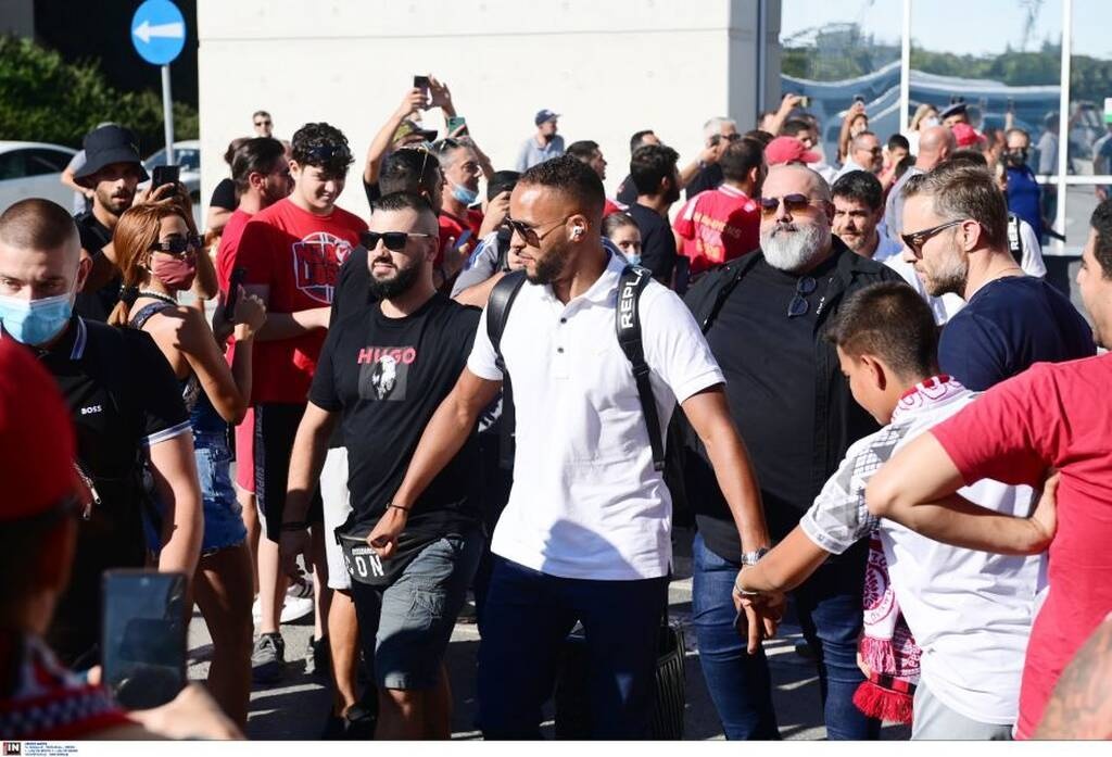 Ολυμπιακός: Αποθεωτική υποδοχή στην Κύπρο ενόψει Απόλλωνα Λεμεσού (video+photos)