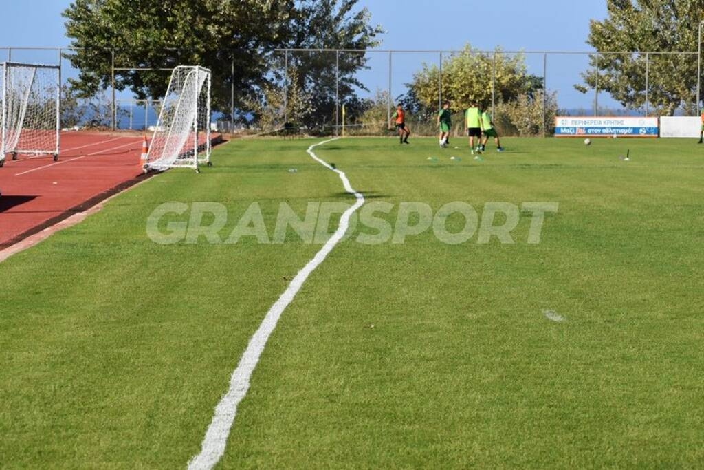 Τελική γραμμή με ζιγκ-ζαγκ σε γήπεδο στην Κρήτη – Έγινε και φιλικό ματς (photos)