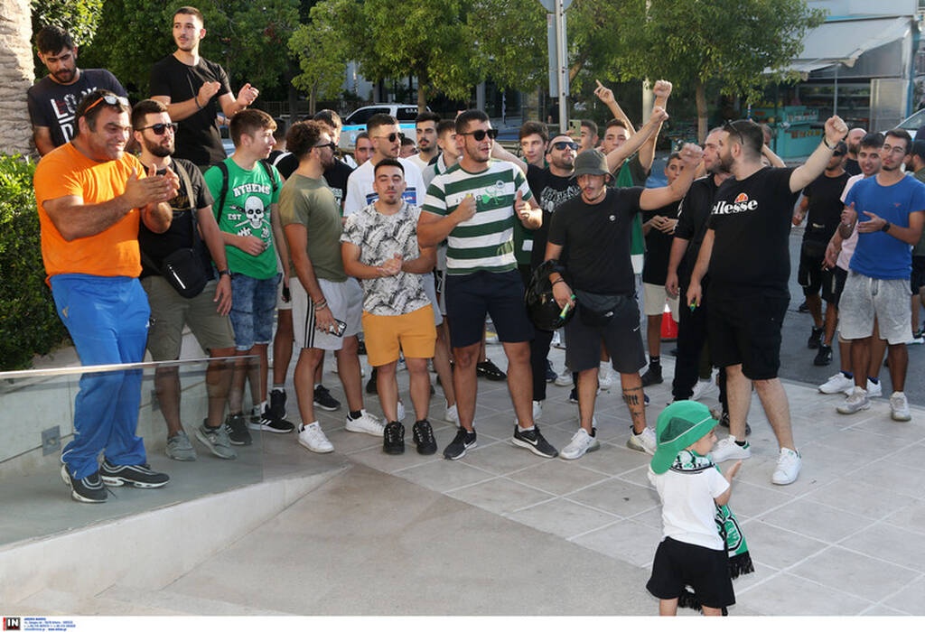 ΟΦΗ-Παναθηναϊκός: Τρέλα από τους οπαδούς του «τριφυλλιού» στο ξενοδοχείο! (videos)