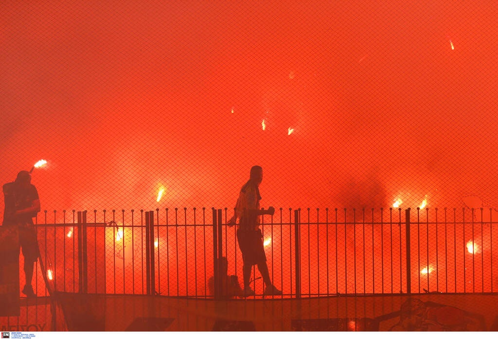 Άρης-ΠΑΟΚ: Πήρε φωτιά το «Κλ. Βικελίδης»! - Δεκάλεπτη καθυστέρηση στην έναρξη (photos)