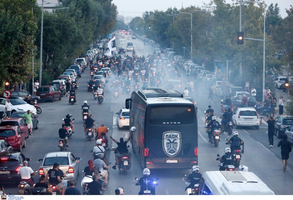 Άρης-ΠΑΟΚ: Έκαναν «Τούμπα» το Μακεδονία Παλάς οι οπαδοί του «Δικεφάλου» - Ντόπες στην αποστολή (vid)