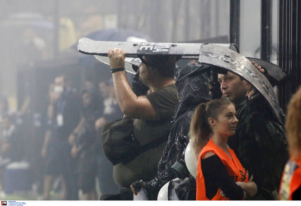 Άρης-ΠΑΟΚ: Χαμός με αποβολές στο φινάλε - Ένταση και πανικός στη φυσούνα! (photos)