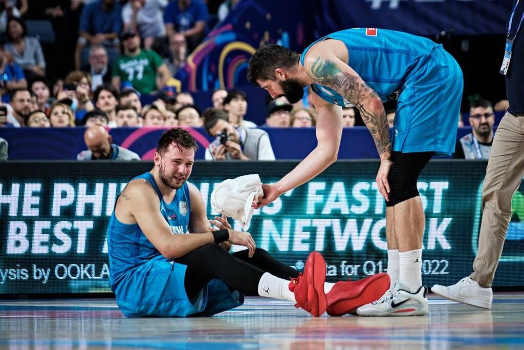 Eurobasket 2022: Μόνο έτσι σταματιέται ο Ντόντσιτς - Έφυγε αιμόφυρτος για τα αποδυτήρια (video)