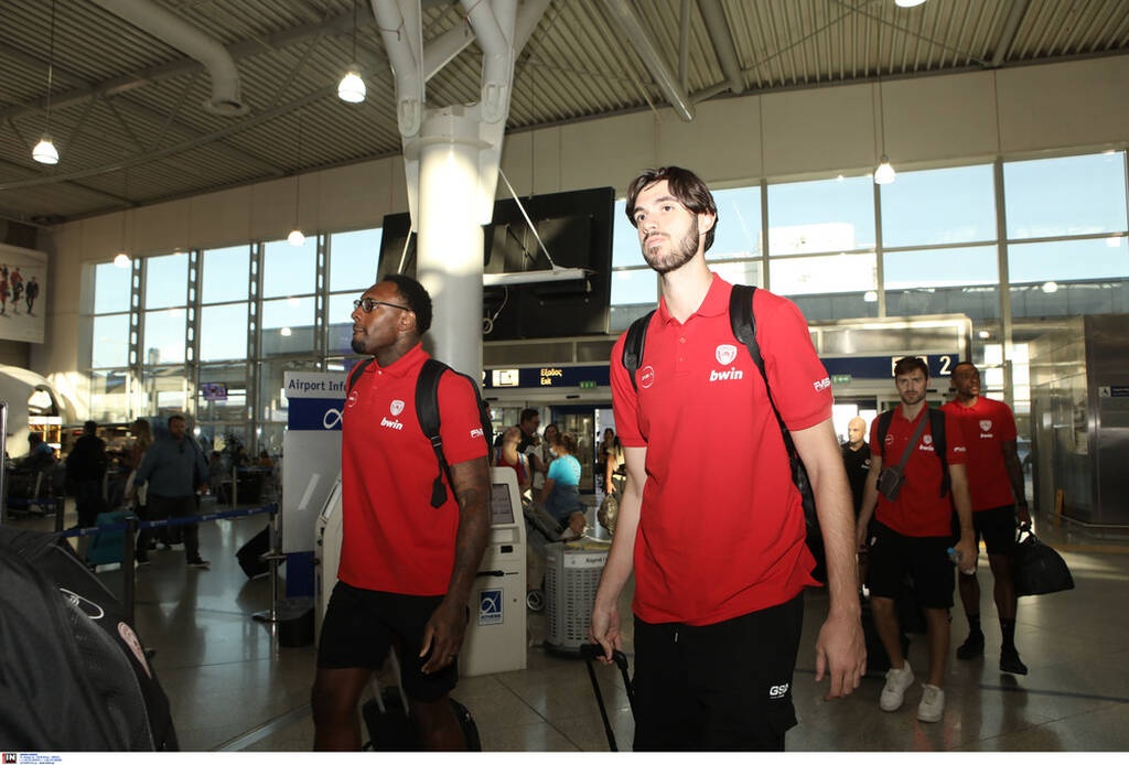 Ολυμπιακός: Αναχώρησε για Κωνσταντινούπολη (photos)