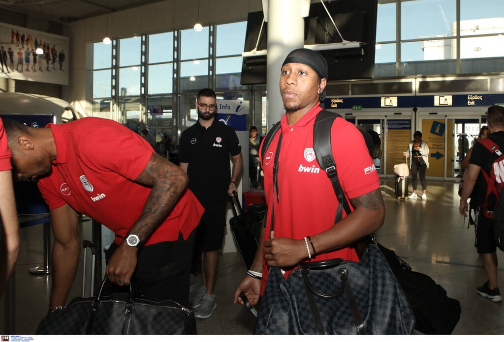 Ολυμπιακός: Αναχώρησε για Κωνσταντινούπολη (photos)