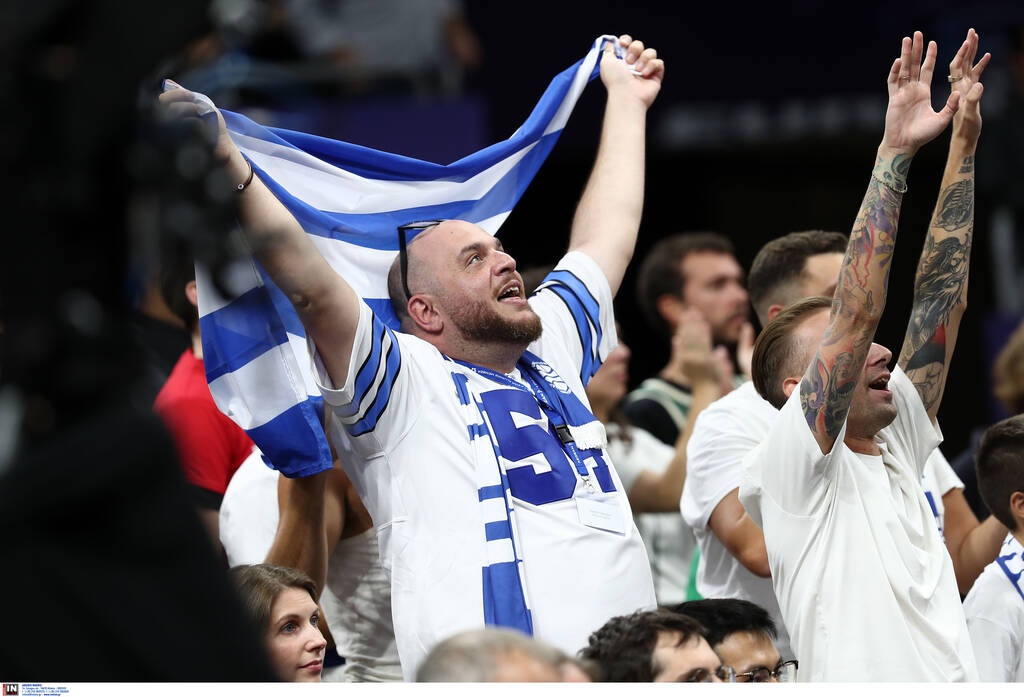 Eurobasket 2022: «Γαλανόλευκο πάρτι» στο Βερολίνο - «Σήκωσε το, το τιμημένο δεν μπορώ να περιμένω»