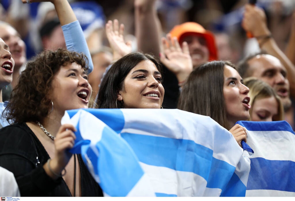 Eurobasket 2022: «Γαλανόλευκο πάρτι» στο Βερολίνο - «Σήκωσε το, το τιμημένο δεν μπορώ να περιμένω»