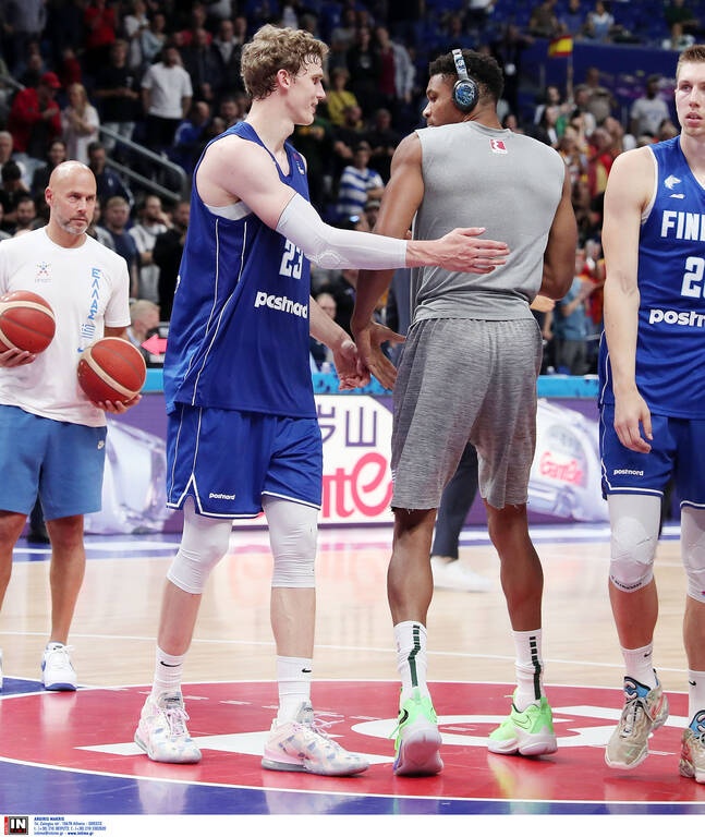 Eurobasket 2022: Δεν κρατιέται ο Γιάννης Αντετοκούνμπο - Στο παρκέ την ώρα του Ισπανία-Φινλανδία
