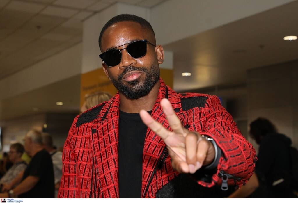 Ολυμπιακός: Έφτασε στην Αθήνα ο Μπακαμπού - Τελειώνει η μεταγραφή του (photos+video)