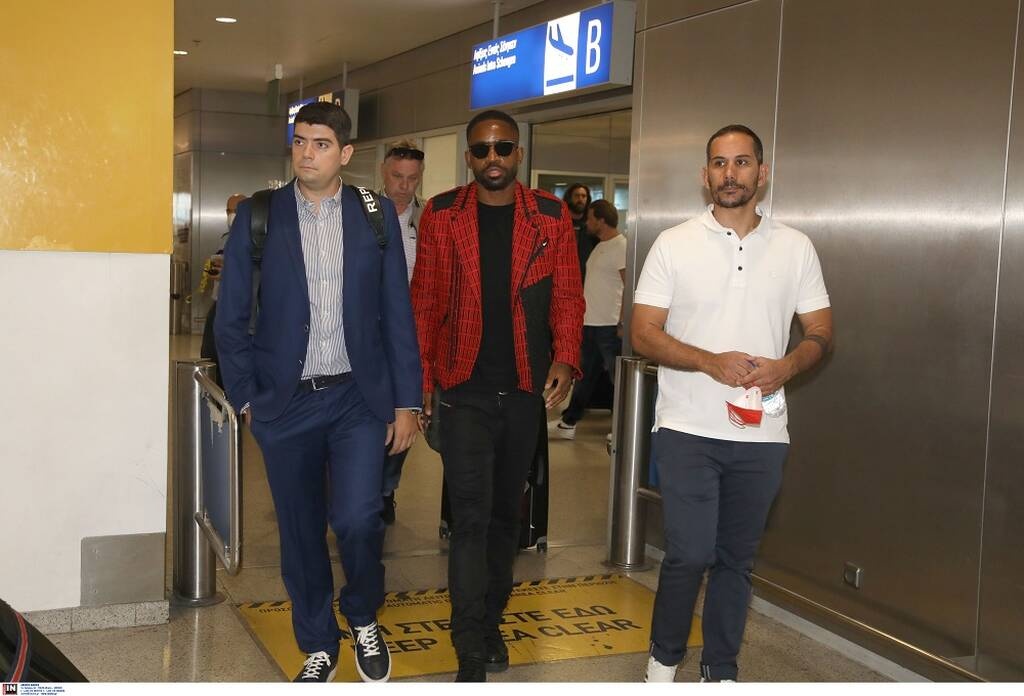 Ολυμπιακός: Έφτασε στην Αθήνα ο Μπακαμπού - Τελειώνει η μεταγραφή του (photos+video)