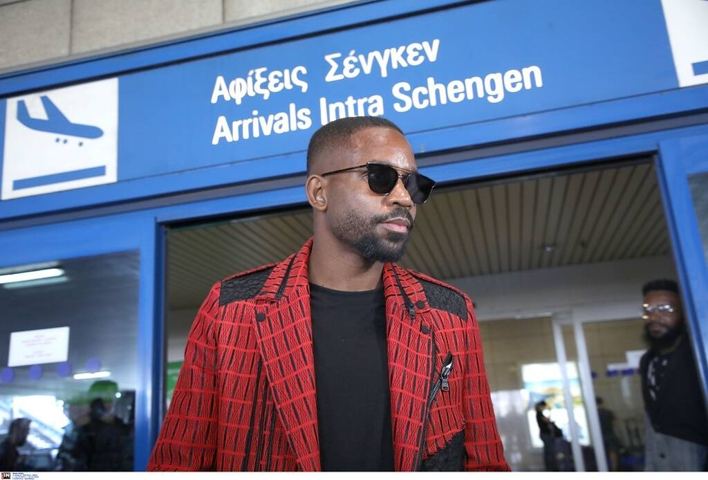 Ολυμπιακός: Έφτασε στην Αθήνα ο Μπακαμπού - Τελειώνει η μεταγραφή του (photos+video)