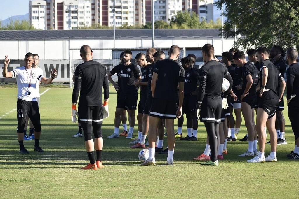 Έκπληξη με Χρήστο Δώνη - Σ’ αυτήν την ομάδα δοκιμάζεται για να συνεχίσει την καριέρα του (photos)