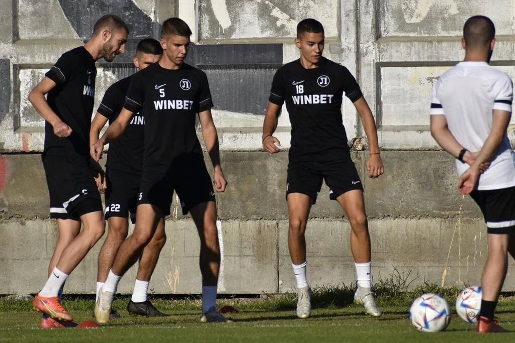 Έκπληξη με Χρήστο Δώνη - Σ’ αυτήν την ομάδα δοκιμάζεται για να συνεχίσει την καριέρα του (photos)