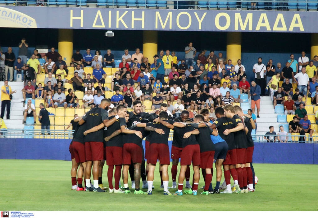 Παναιτωλικός-ΑΕΚ: Το εκπληκτικό πανό με τους πρόσφυγες και τον Τίτορμο (video+photos)