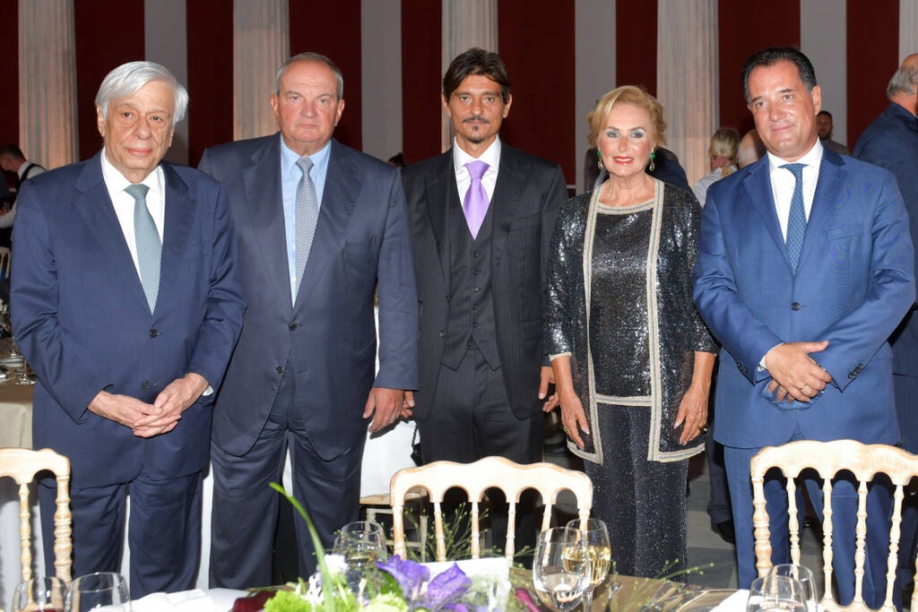 κ. Προκόπης Παυλόπουλος, τέως Πρόεδρος της Δημοκρατίας, επίτιμος Καθηγητής της Νομικής Σχολής του Εθνικού και Καποδιστριακού Πανεπιστημίου Αθηνών, κ. Κωστας Καραμανλής, πρώην Πρωθυπουργός της Ελλάδας, κ.