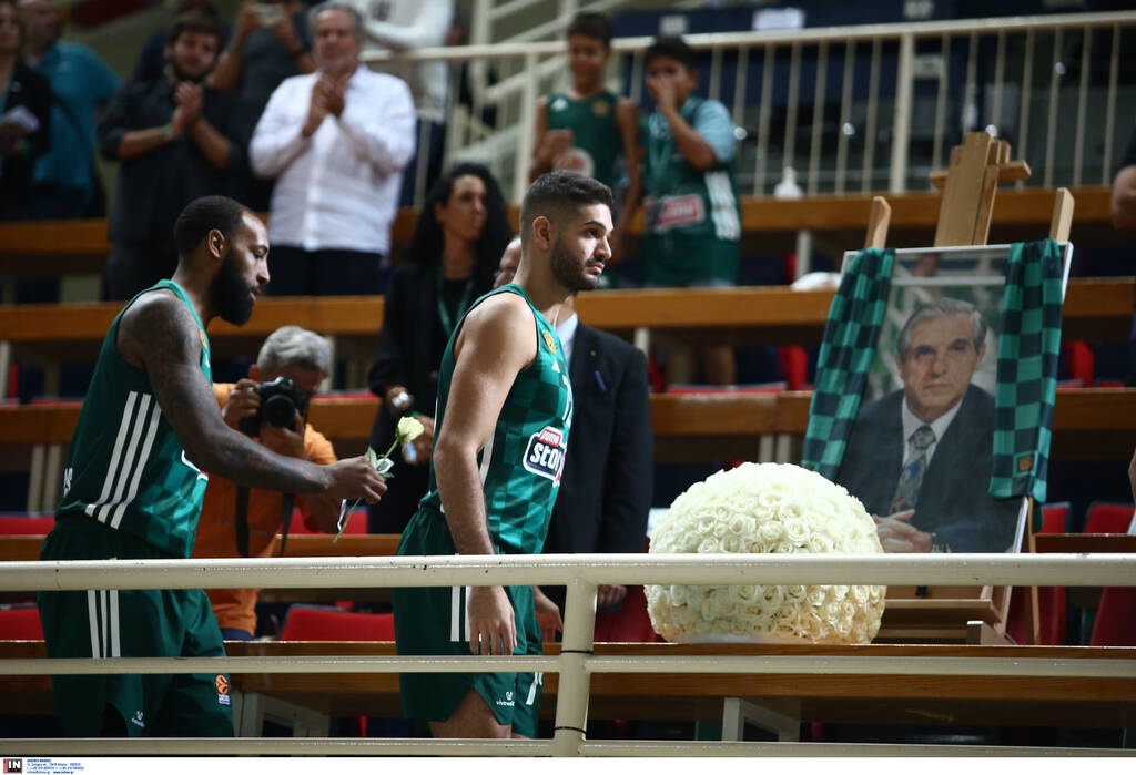 Συγκίνηση στο ΟΑΚΑ - Η ομάδα του Παναθηναϊκού τίμησε τη μνήμη του Παύλου Γιαννακόπουλου