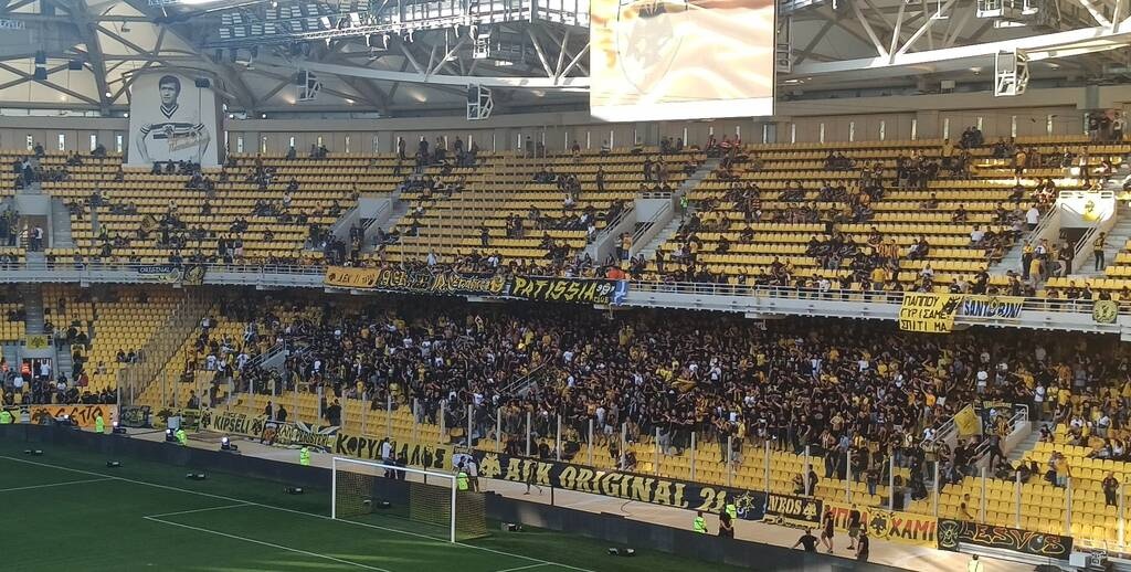 ΑΕΚ: «Παππού γυρίσαμε σπίτι μας» - Το πρώτο πανό που σηκώθηκε στην OPAP Arena (vid+pics)