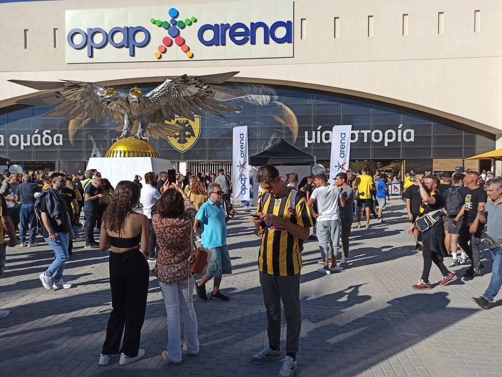 ΑΕΚ: Οι πρώτες εικόνες από την Opap Arena - Ξεσηκωμός στη Νέα Φιλαδέλφεια (videos)