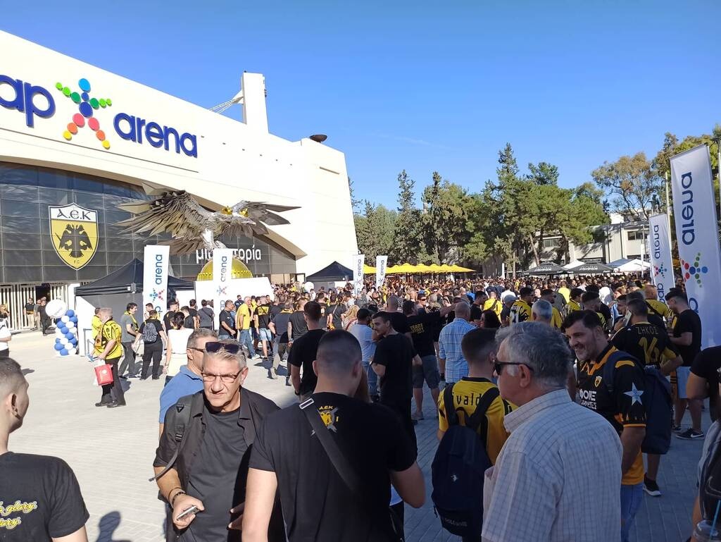 ΑΕΚ: Οι πρώτες εικόνες από την Opap Arena - Ξεσηκωμός στη Νέα Φιλαδέλφεια (videos)