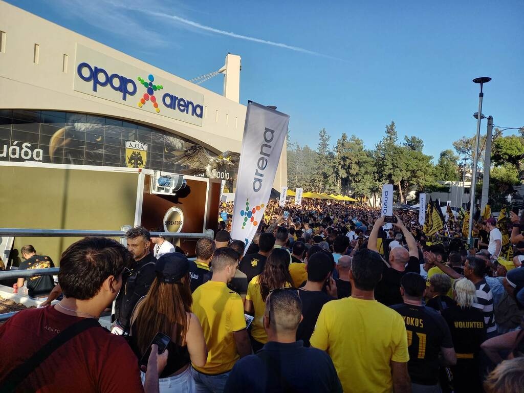 ΑΕΚ: «Παππού γυρίσαμε σπίτι μας» - Το πρώτο πανό που σηκώθηκε στην OPAP Arena (vid+pics)