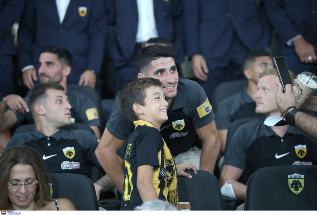 ΑΕΚ: Μαγεύτηκαν Αλμέιδα και παίκτες από την ατμόσφαιρα στην «OPAP Arena»
