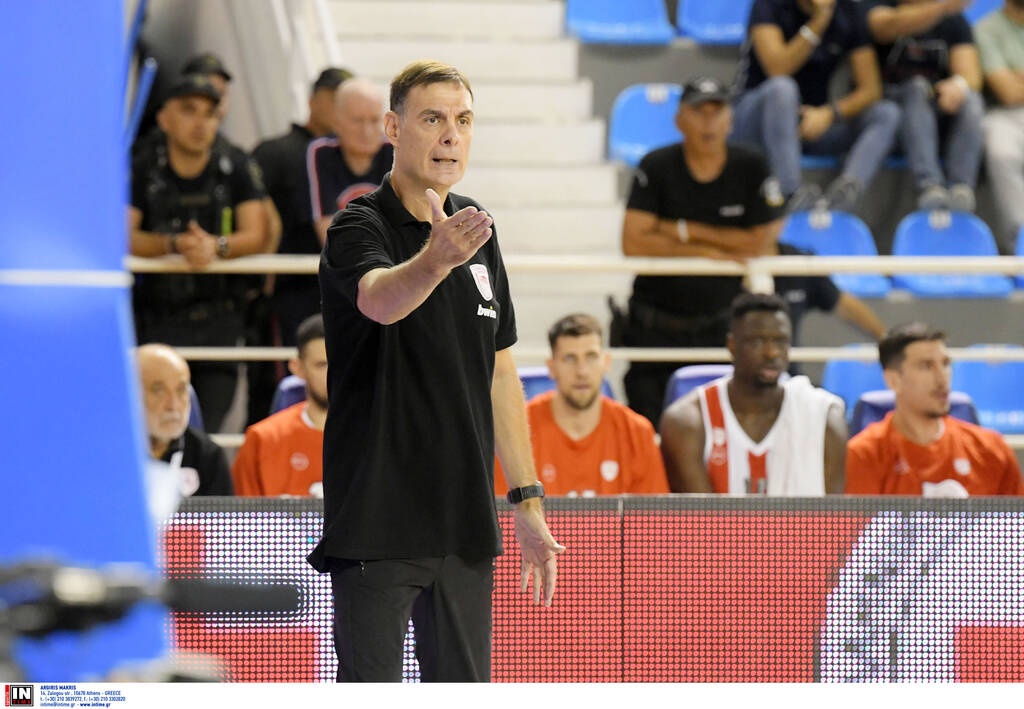 Ολυμπιακός-Προμηθέας: Ένταση με Μπαρτζώκα και διαιτητές - Χρεώθηκε με τεχνική ποινή