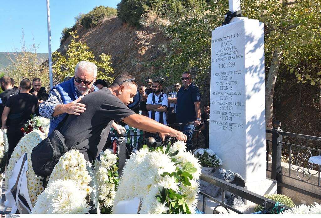 ΠΑΟΚ: Τίμησε τα θύματα των Τεμπών (photos)