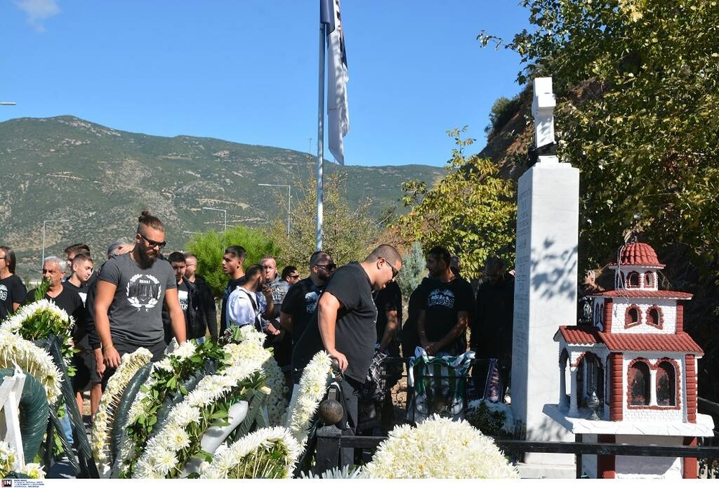 ΠΑΟΚ: Τίμησε τα θύματα των Τεμπών (photos)