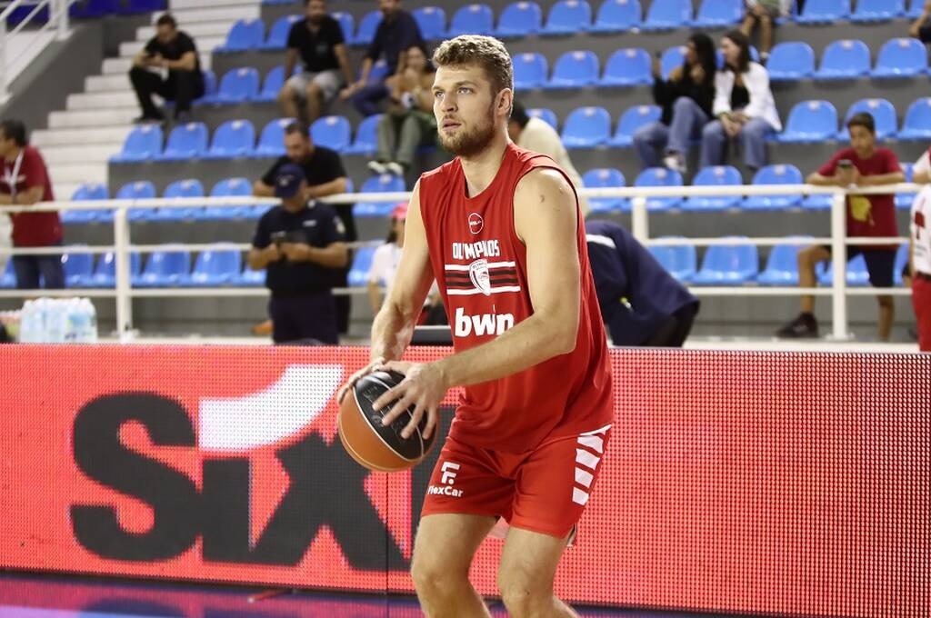 Τελικός Super Cup: Μαζί στο γήπεδο Παναθηναϊκός και Ολυμπιακός (photo: Eurokinissi)