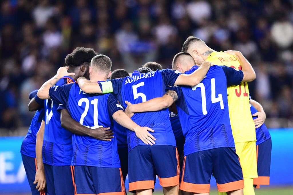 Καραμπάχ-Ολυμπιακός: Τουρκικές σημαίες στις εξέδρες οι Αζέροι (photos)