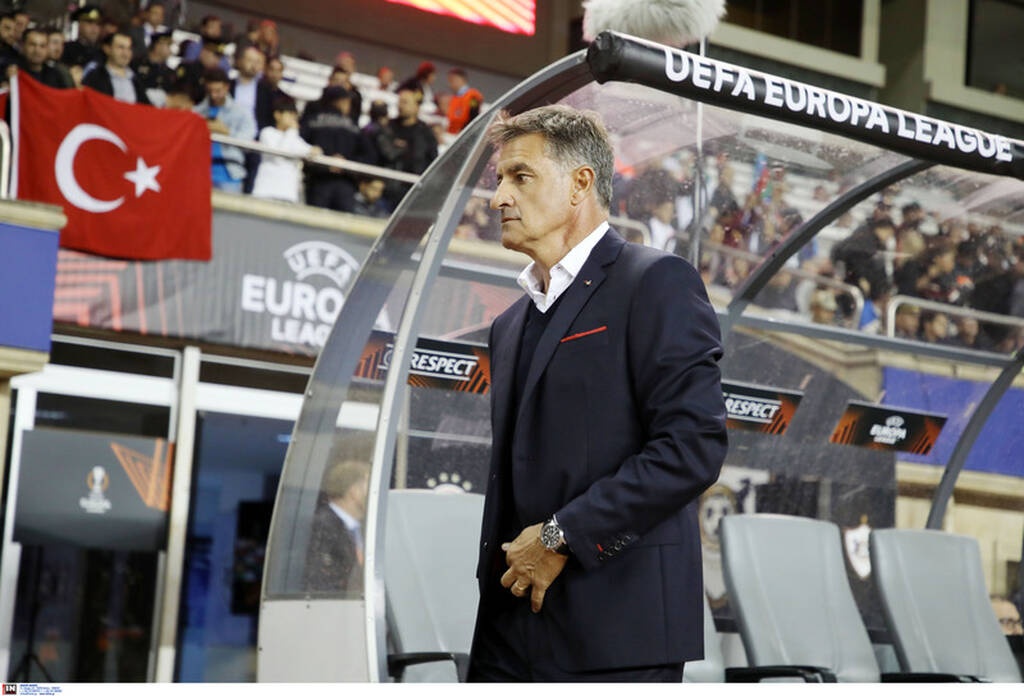 Καραμπάχ-Ολυμπιακός: Τουρκικές σημαίες στις εξέδρες οι Αζέροι (photos)