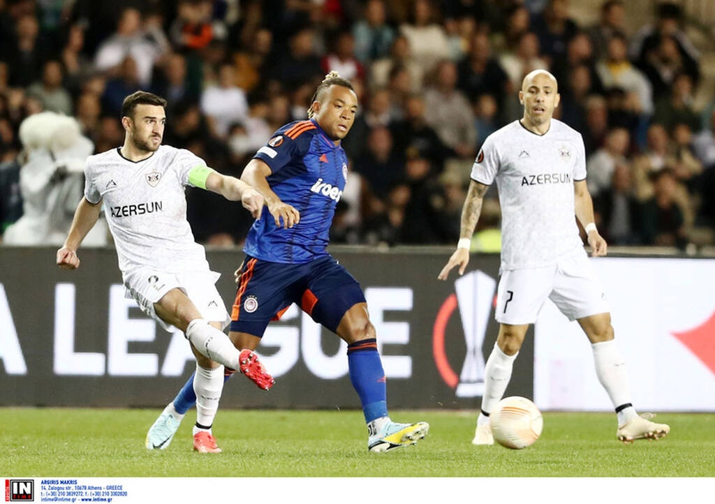 Καραμπάχ-Ολυμπιακός: Τουρκικές σημαίες στις εξέδρες οι Αζέροι (photos)