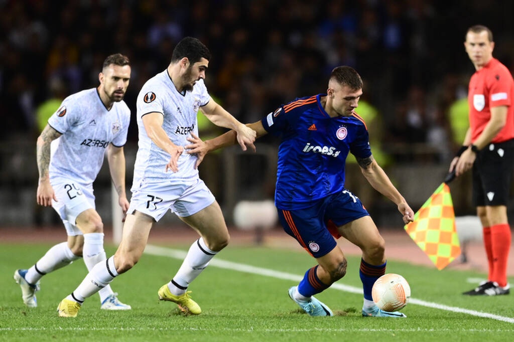 Καραμπάχ-Ολυμπιακός: Τουρκικές σημαίες στις εξέδρες οι Αζέροι (photos)