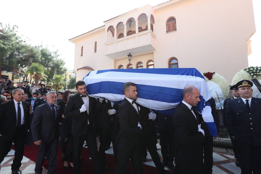Αλέξανδρο Νικολαΐδης: Ρίγη συγκίνησης στο «ύστατο χαίρε» (photos)