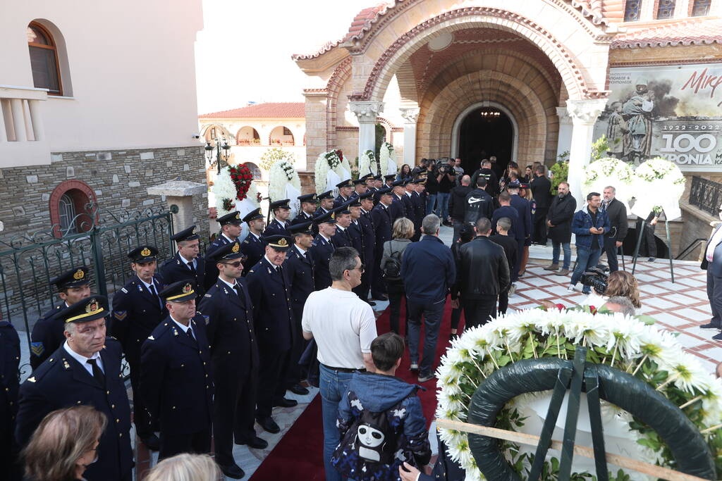 Αλέξανδρο Νικολαΐδης: Ρίγη συγκίνησης στο «ύστατο χαίρε» (photos)