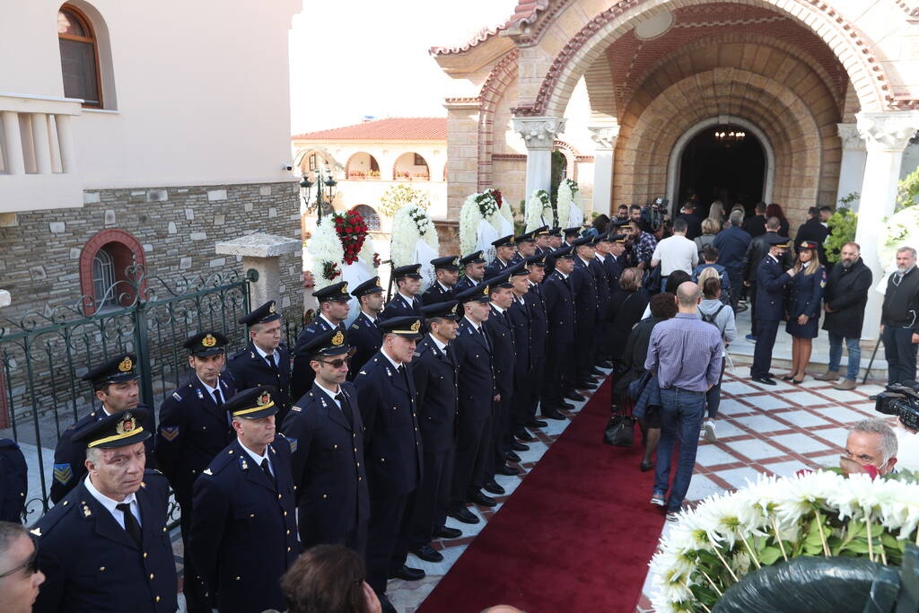 Αλέξανδρο Νικολαΐδης: Ρίγη συγκίνησης στο «ύστατο χαίρε» (photos)