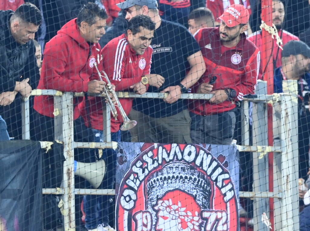 Στην εξέδρα για το Ολυμπιακός-ΠΑΟΚ ο αγνώριστος ο Νέρι Καστίγιο (photos)