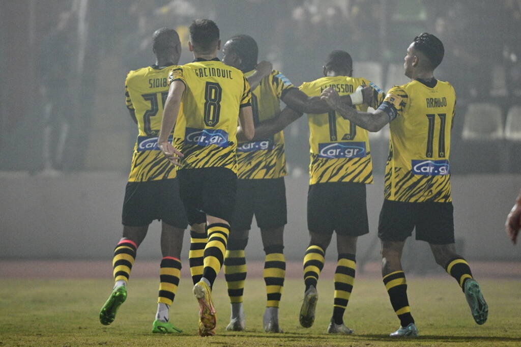 Λεβαδειακός-ΑΕΚ 0-2: Με «διπλό» Λιβάι στο κατόπι του Παναθηναϊκού!