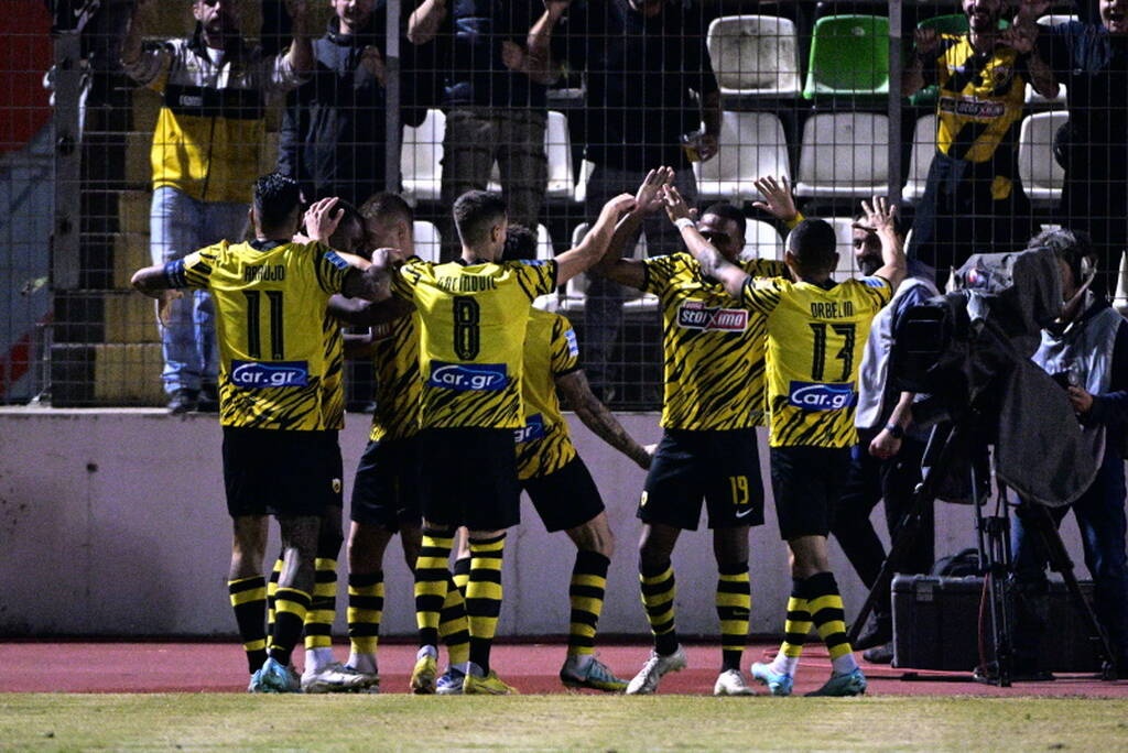 Λεβαδειακός-ΑΕΚ 0-2: Με «διπλό» Λιβάι στο κατόπι του Παναθηναϊκού!