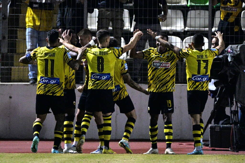 Λεβαδειακός-ΑΕΚ 0-2: Με «διπλό» Λιβάι στο κατόπι του Παναθηναϊκού!