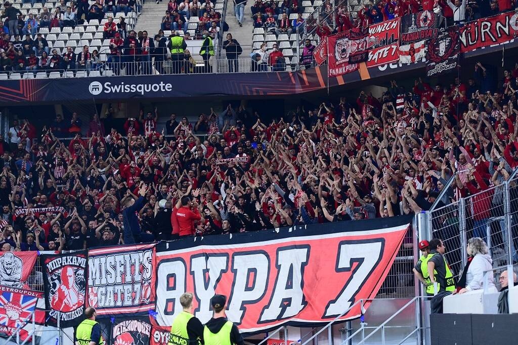 Φράιμπουργκ-Ολυμπιακός: Δυναμικό «παρών» των «ερυθρόλευκων» οπαδών στην Γερμανία (photos)