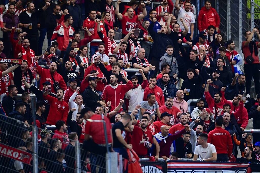 Φράιμπουργκ-Ολυμπιακός: Δυναμικό «παρών» των «ερυθρόλευκων» οπαδών στην Γερμανία (photos)