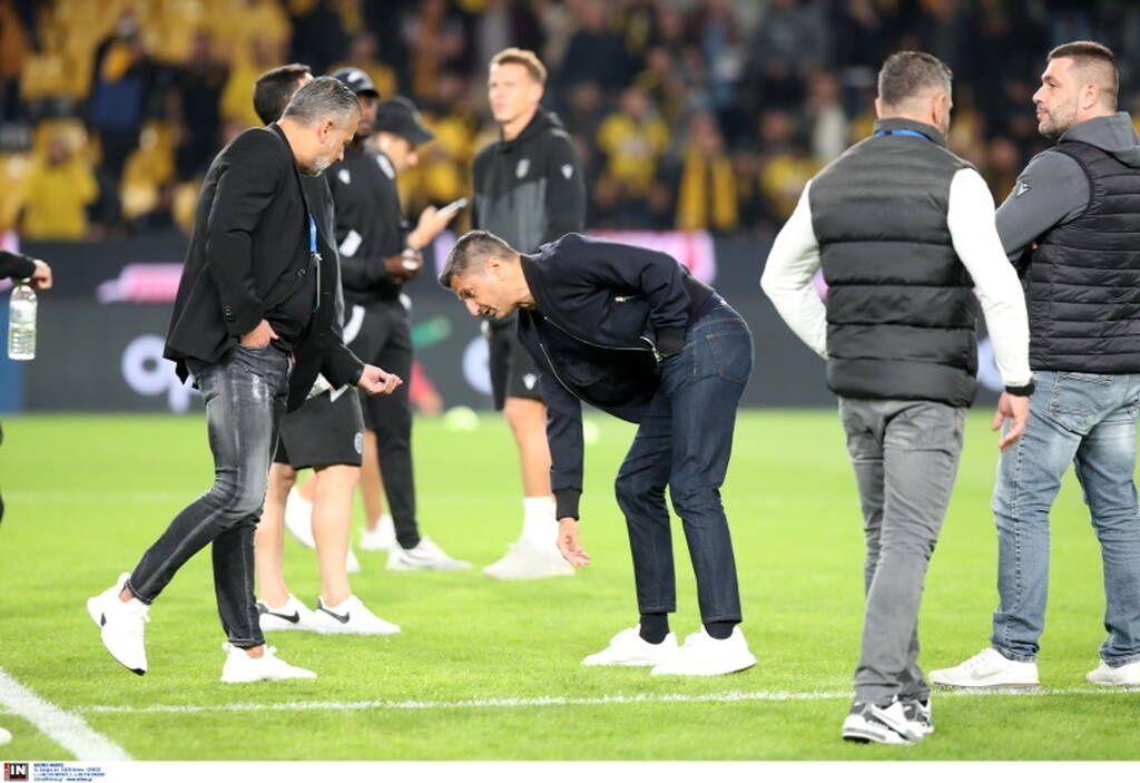 AEK-ΠΑΟΚ: Ένταση με Λουτσέσκου - Έκανε χειρονομίες και προέτρεψε τον κόσμο να τον αποδοκιμάσει