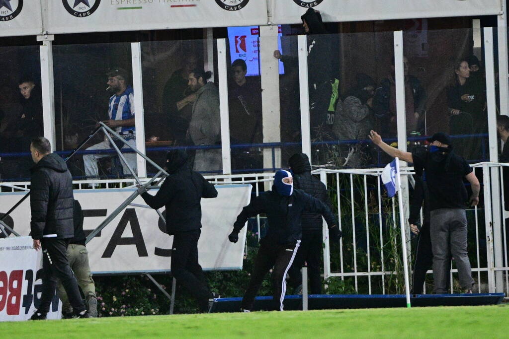 Ατρόμητος-Άρης: Επεισόδια και εισβολή οπαδών στο Περιστέρι (photos)