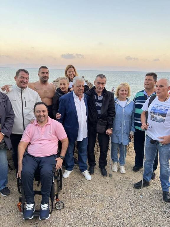 ΑμεΑ: Κολύμπησε από τη Ρόδο στη Σύμη και εκπλήρωσε το τάμα του ο Χαράλαμπος Ταϊγανίδης (photos)