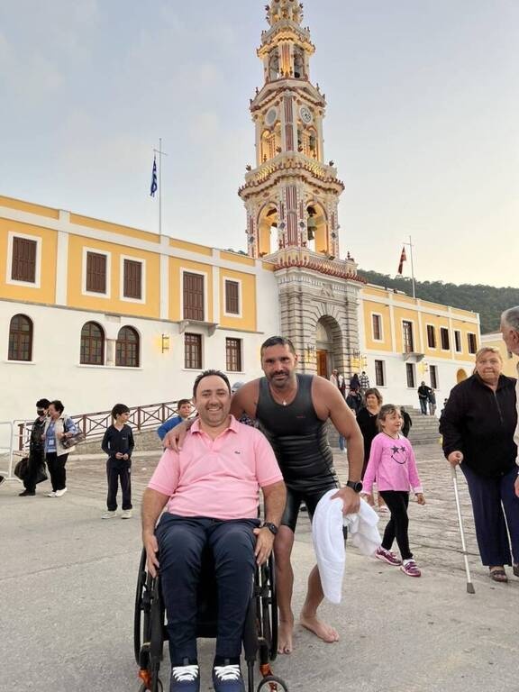 ΑμεΑ: Κολύμπησε από τη Ρόδο στη Σύμη και εκπλήρωσε το τάμα του ο Χαράλαμπος Ταϊγανίδης (photos)