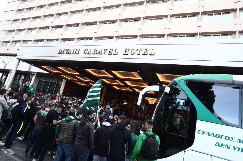 Οπαδοί του Παναθηναϊκού στο Κάραβελ