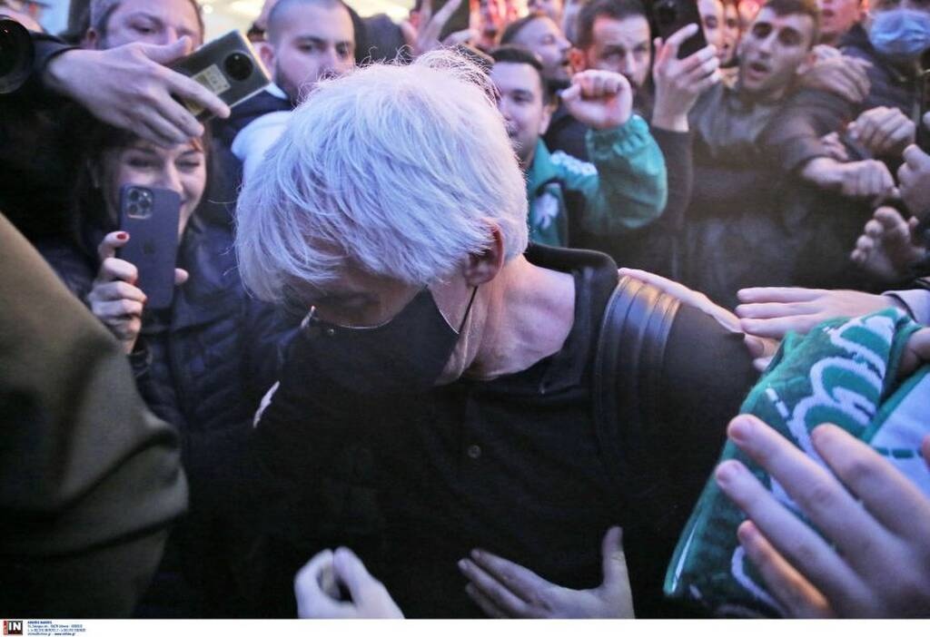 Παναθηναϊκός - Ολυμπιακός: Παράνοια με Γιοβάνοβιτς - «Πνίγηκε» στις αγκαλιές του κόσμου (video)