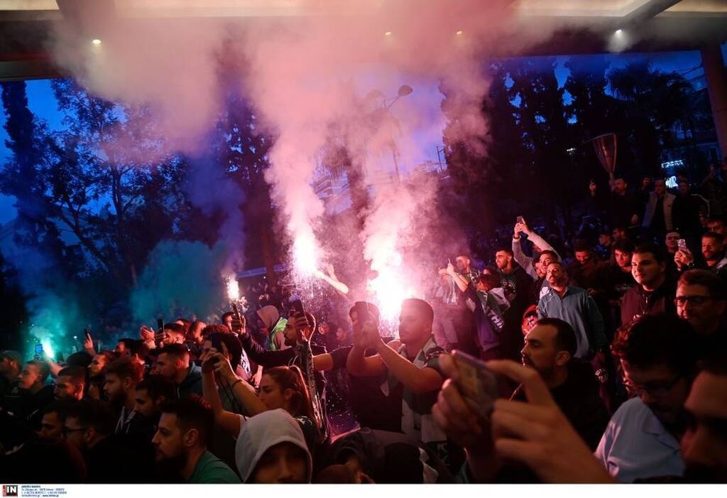 Παναθηναϊκός - Ολυμπιακός: Παράνοια με Γιοβάνοβιτς - «Πνίγηκε» στις αγκαλιές του κόσμου (video)