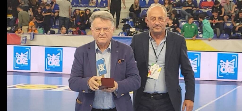 Τιμητική βράβευση του Καθηγητή Σοφοκλή Ξυνή από την Ομοσπονδία Χειροσφαίρισης Ελλάδος –HANDBALL